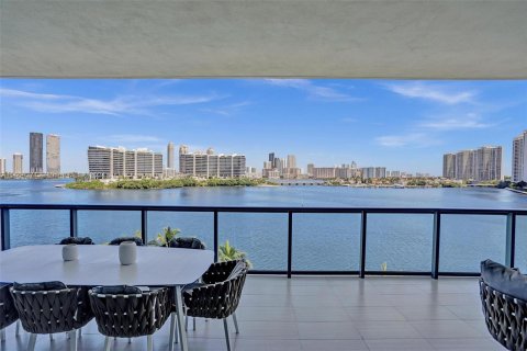 Condo in Aventura, Florida, 3 bedrooms  № 1377371 - photo 10