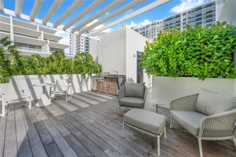 Copropriété à vendre à Miami Beach, Floride: 2 chambres, 121.33 m2 № 1377369 - photo 12