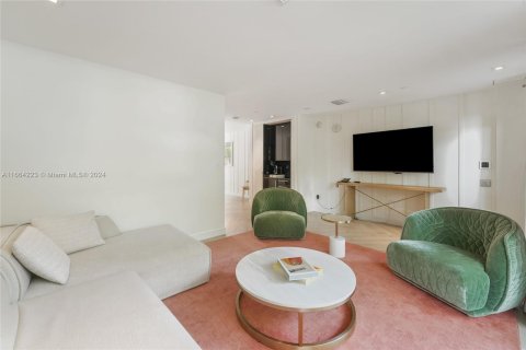 Condo in Miami Beach, Florida, 2 bedrooms  № 1377369 - photo 8