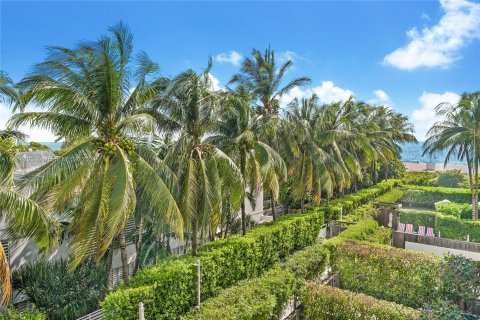 Condo in Miami Beach, Florida, 2 bedrooms  № 1377369 - photo 2