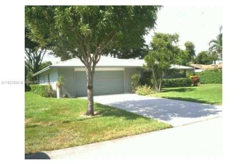 House in Delray Beach, Florida 3 bedrooms, 157.19 sq.m. № 1292236 - photo 1