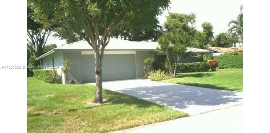 House in Delray Beach, Florida 3 bedrooms, 157.19 sq.m. № 1292236