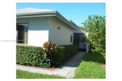 House in Delray Beach, Florida 3 bedrooms, 157.19 sq.m. № 1292236 - photo 4