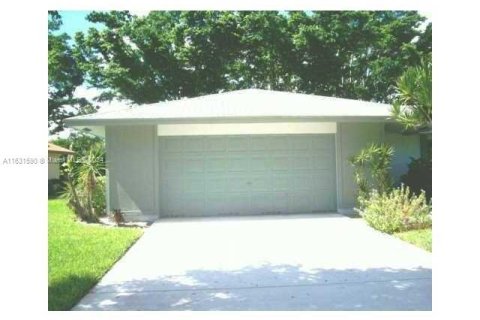 House in Delray Beach, Florida 3 bedrooms, 157.19 sq.m. № 1292236 - photo 2