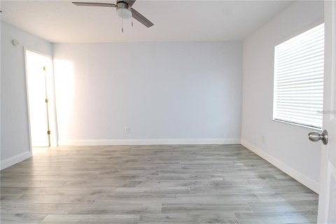 Condo in Winter Park, Florida, 2 bedrooms  № 1368445 - photo 13