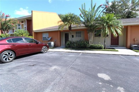 Copropriété à louer à Winter Park, Floride: 2 chambres, 98.38 m2 № 1368445 - photo 1