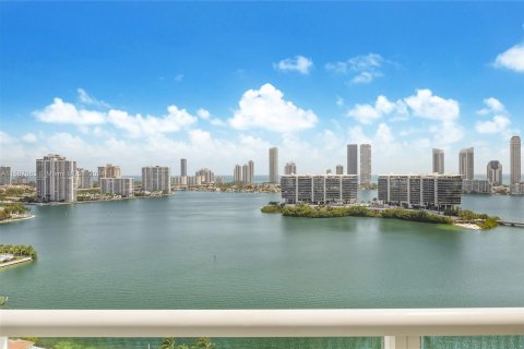 Condo in Aventura, Florida, 3 bedrooms  № 1116087 - photo 14