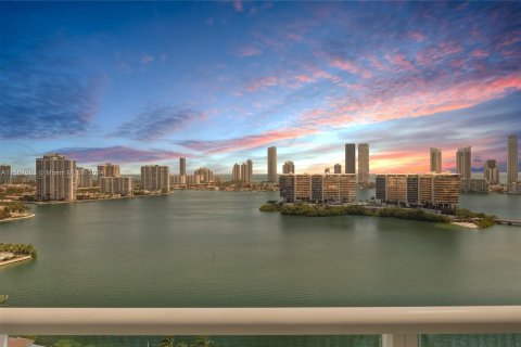 Condo in Aventura, Florida, 3 bedrooms  № 1116087 - photo 1