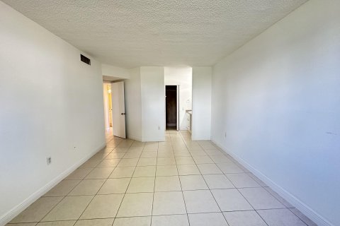 Condominio en venta en Tamarac, Florida, 2 dormitorios, 88.26 m2 № 1102008 - foto 13