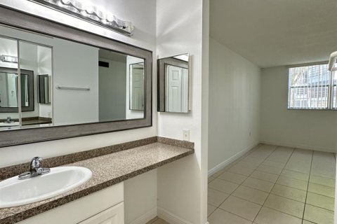 Copropriété à vendre à Tamarac, Floride: 2 chambres, 88.26 m2 № 1102008 - photo 9