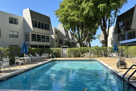 Condominio en venta en Tamarac, Florida, 2 dormitorios, 88.26 m2 № 1102008 - foto 1