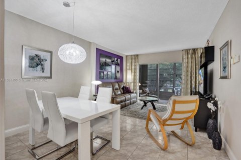 Copropriété à vendre à Lauderdale Lakes, Floride: 2 chambres, 87.7 m2 № 951325 - photo 6
