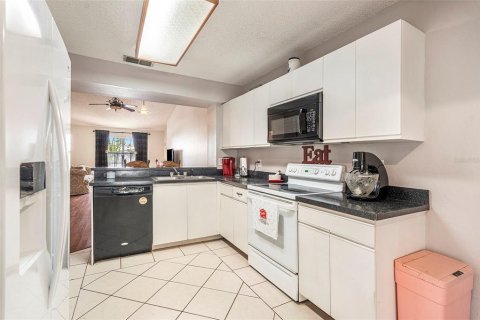 Condo in New Port Richey, Florida, 2 bedrooms  № 1298923 - photo 13