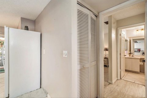 Condo in New Port Richey, Florida, 2 bedrooms  № 1298923 - photo 14