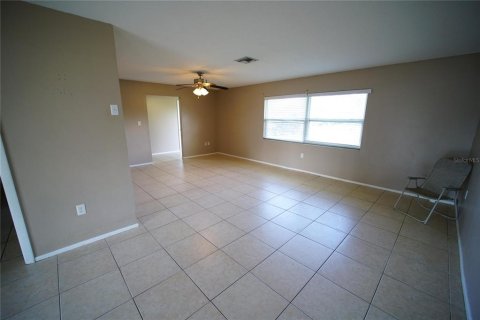 House in Port Charlotte, Florida 3 bedrooms, 163.88 sq.m. № 1416408 - photo 3