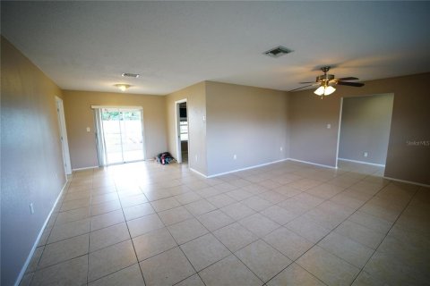 House in Port Charlotte, Florida 3 bedrooms, 163.88 sq.m. № 1416408 - photo 2