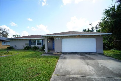 House in Port Charlotte, Florida 3 bedrooms, 163.88 sq.m. № 1416408 - photo 1