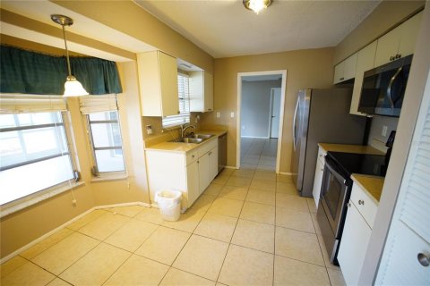 House in Port Charlotte, Florida 3 bedrooms, 163.88 sq.m. № 1416408 - photo 8