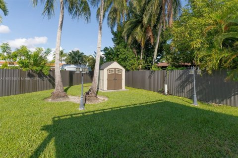 House in Miami, Florida 3 bedrooms, 171.13 sq.m. № 1380125 - photo 12