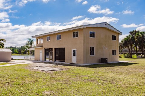 Villa ou maison à vendre à Clewiston, Floride: 6 chambres, 382.39 m2 № 1002923 - photo 1