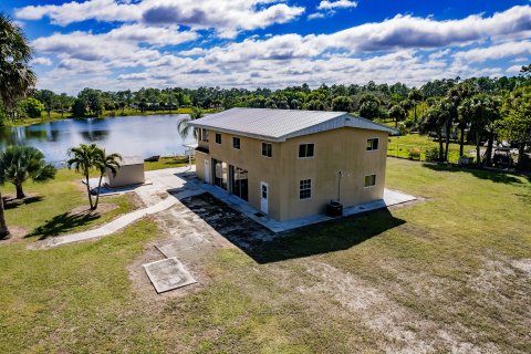 House in Clewiston, Florida 6 bedrooms, 382.39 sq.m. № 1002923 - photo 6