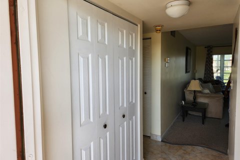 Condo in Sunrise, Florida, 1 bedroom  № 1002949 - photo 6