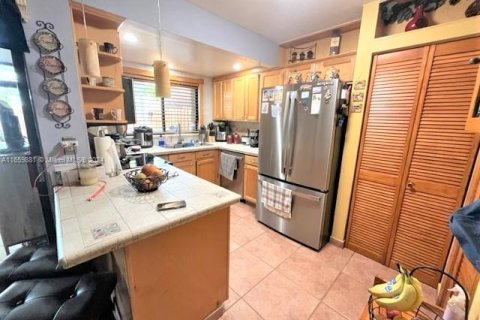 Touwnhouse à vendre à Miami, Floride: 2 chambres, 143.63 m2 № 1365552 - photo 8