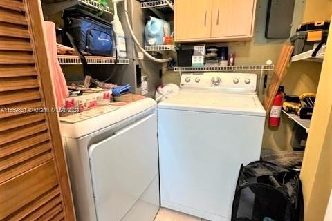 Adosado en venta en Miami, Florida, 2 dormitorios, 143.63 m2 № 1365552 - foto 11