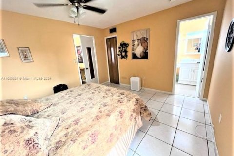 Townhouse in Miami, Florida 2 bedrooms, 143.63 sq.m. № 1365552 - photo 23