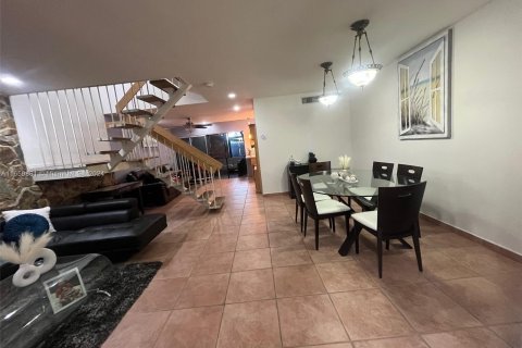 Touwnhouse à vendre à Miami, Floride: 2 chambres, 143.63 m2 № 1365552 - photo 4