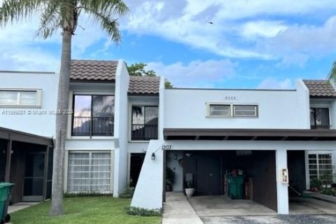 Adosado en venta en Miami, Florida, 2 dormitorios, 143.63 m2 № 1365552 - foto 1