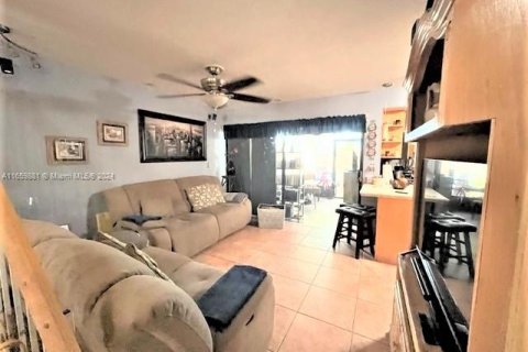 Touwnhouse à vendre à Miami, Floride: 2 chambres, 143.63 m2 № 1365552 - photo 6