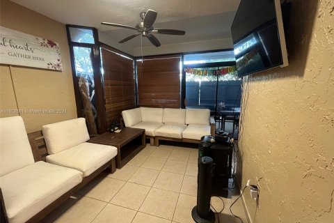 Adosado en venta en Miami, Florida, 2 dormitorios, 143.63 m2 № 1365552 - foto 13