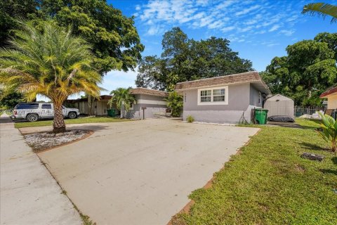 Villa ou maison à vendre à Tamarac, Floride: 3 chambres, 122.07 m2 № 1374932 - photo 4