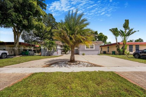 Villa ou maison à vendre à Tamarac, Floride: 3 chambres, 122.07 m2 № 1374932 - photo 1