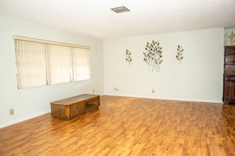 House in Pembroke Pines, Florida 2 bedrooms, 146.23 sq.m. № 1229261 - photo 29