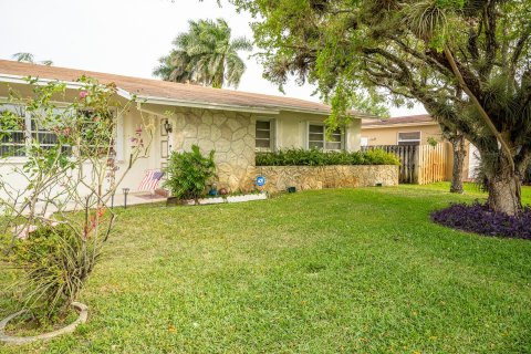 House in Pembroke Pines, Florida 2 bedrooms, 146.23 sq.m. № 1229261 - photo 6