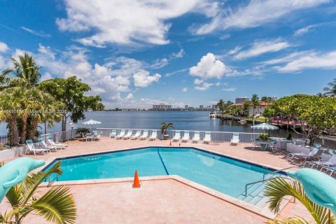 Condo in North Miami Beach, Florida, 1 bedroom  № 1365880 - photo 25