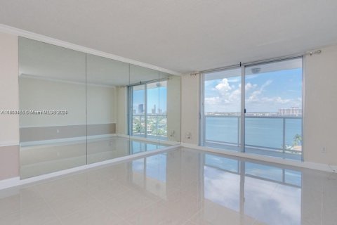 Condominio en alquiler en North Miami Beach, Florida, 1 dormitorio, 73.39 m2 № 1365880 - foto 3