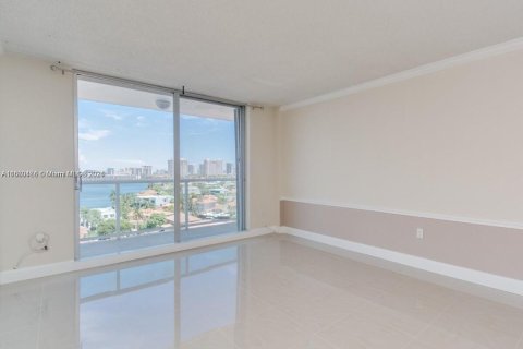 Condo in North Miami Beach, Florida, 1 bedroom  № 1365880 - photo 20