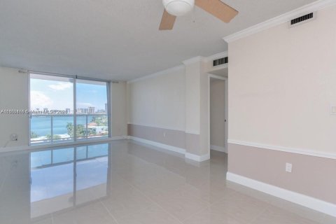 Condo in North Miami Beach, Florida, 1 bedroom  № 1365880 - photo 7