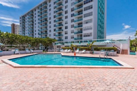 Condominio en alquiler en North Miami Beach, Florida, 1 dormitorio, 73.39 m2 № 1365880 - foto 24