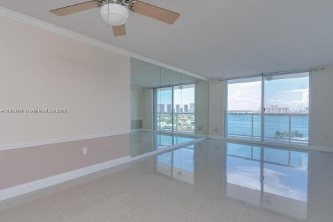 Condominio en alquiler en North Miami Beach, Florida, 1 dormitorio, 73.39 m2 № 1365880 - foto 6