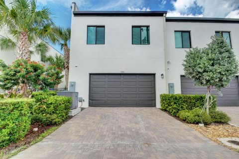 Townhouse in West Palm Beach, Florida 3 bedrooms, 210.14 sq.m. № 761176 - photo 3