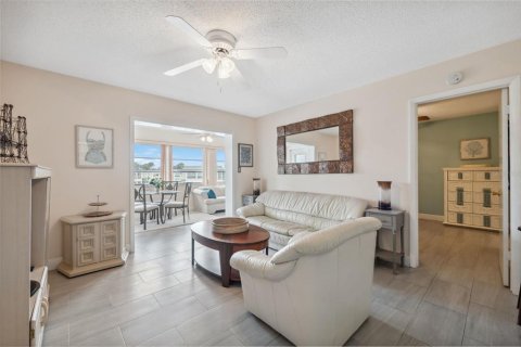 Copropriété à vendre à New Port Richey, Floride: 1 chambre, 67.63 m2 № 1363592 - photo 1