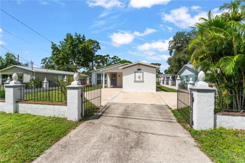 Casa en venta en Tampa, Florida, 3 dormitorios, 114.08 m2 № 1363832 - foto 1