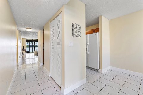 Condo in Oakland Park, Florida, 2 bedrooms  № 936806 - photo 13