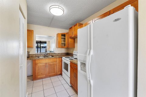 Condo in Oakland Park, Florida, 2 bedrooms  № 936806 - photo 12