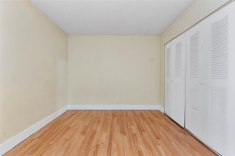 Condo in Oakland Park, Florida, 2 bedrooms  № 936806 - photo 16