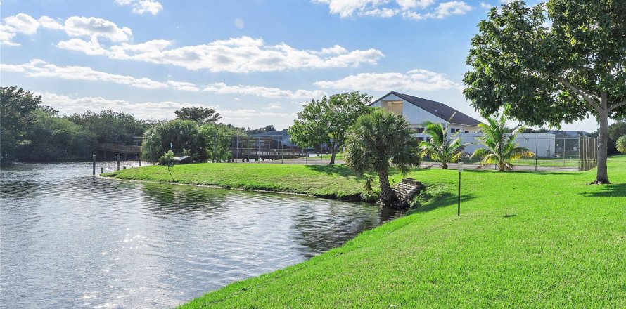 Condo in Oakland Park, Florida, 2 bedrooms  № 936806